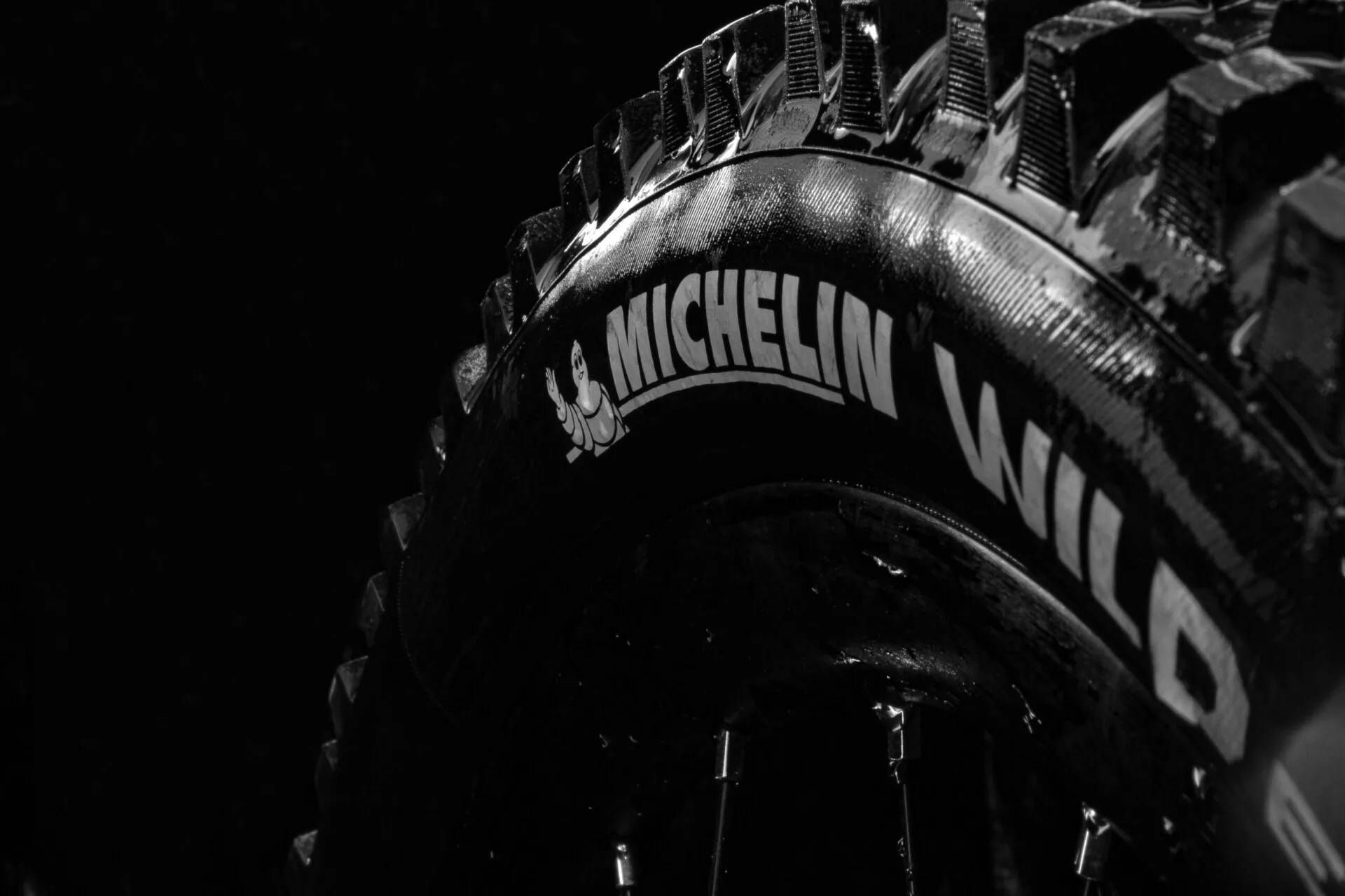 Value Tire & Alignment tire shop work in Hollywood FL